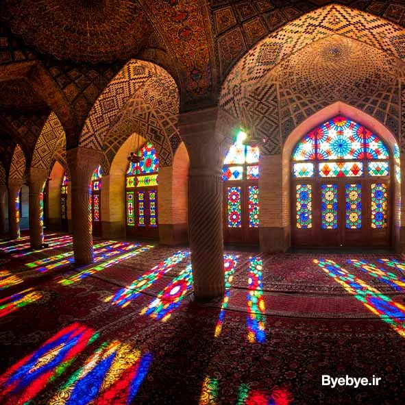چه فصلی بلیط هواپیما مشهد به شیراز را بخریم تا از جاذبه های گردشگری شیراز لذت ببریم؟